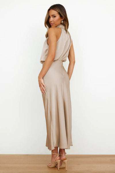 Lydia | Langes Kleid mit Halterneck
