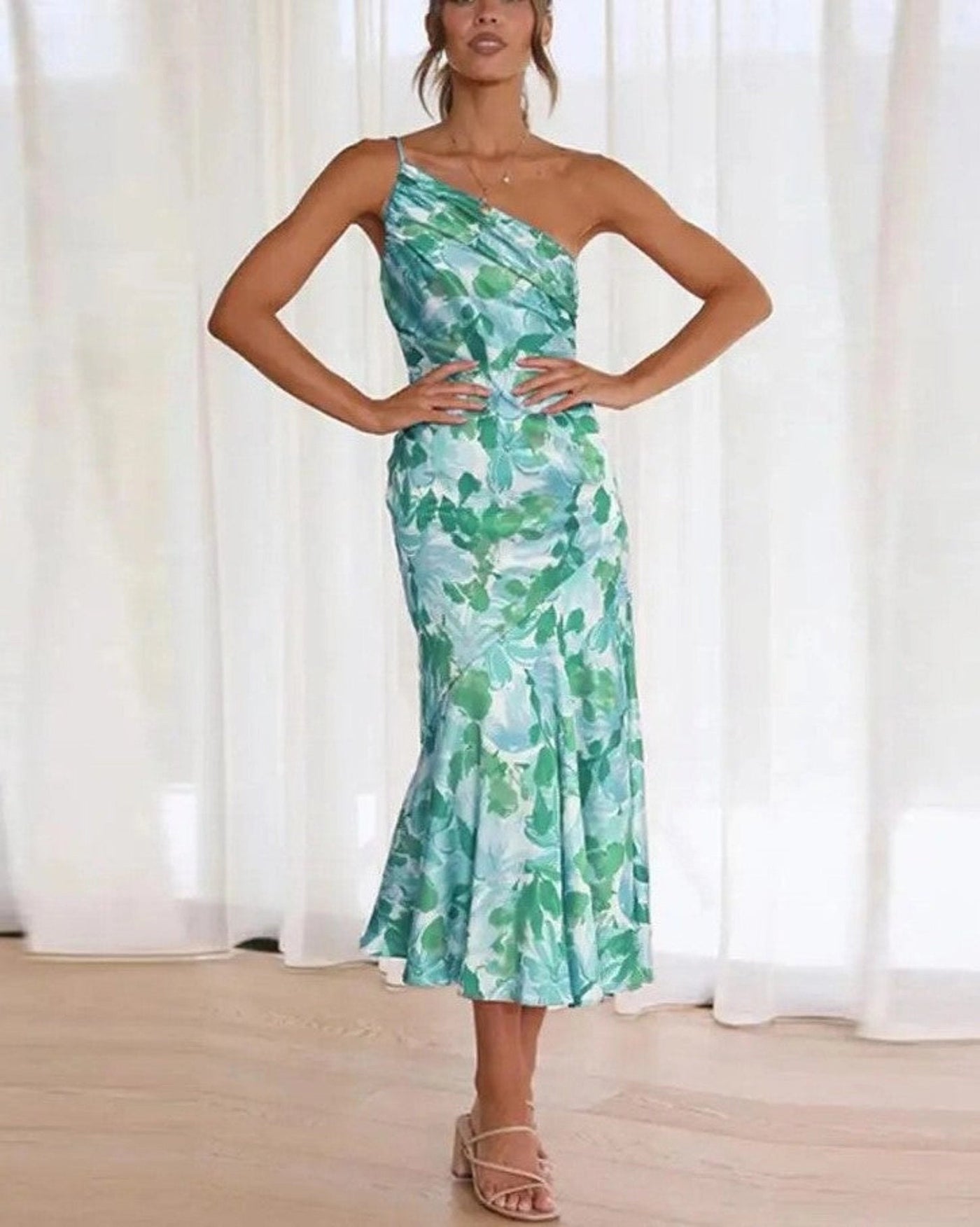 Emmy | Robe longue asymétrique à motif floral 