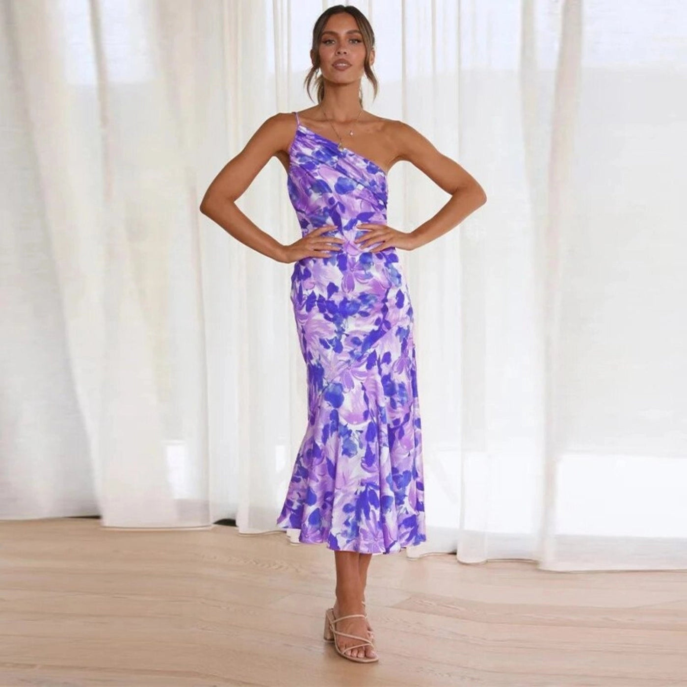 Emmy | Robe longue asymétrique à motif floral 