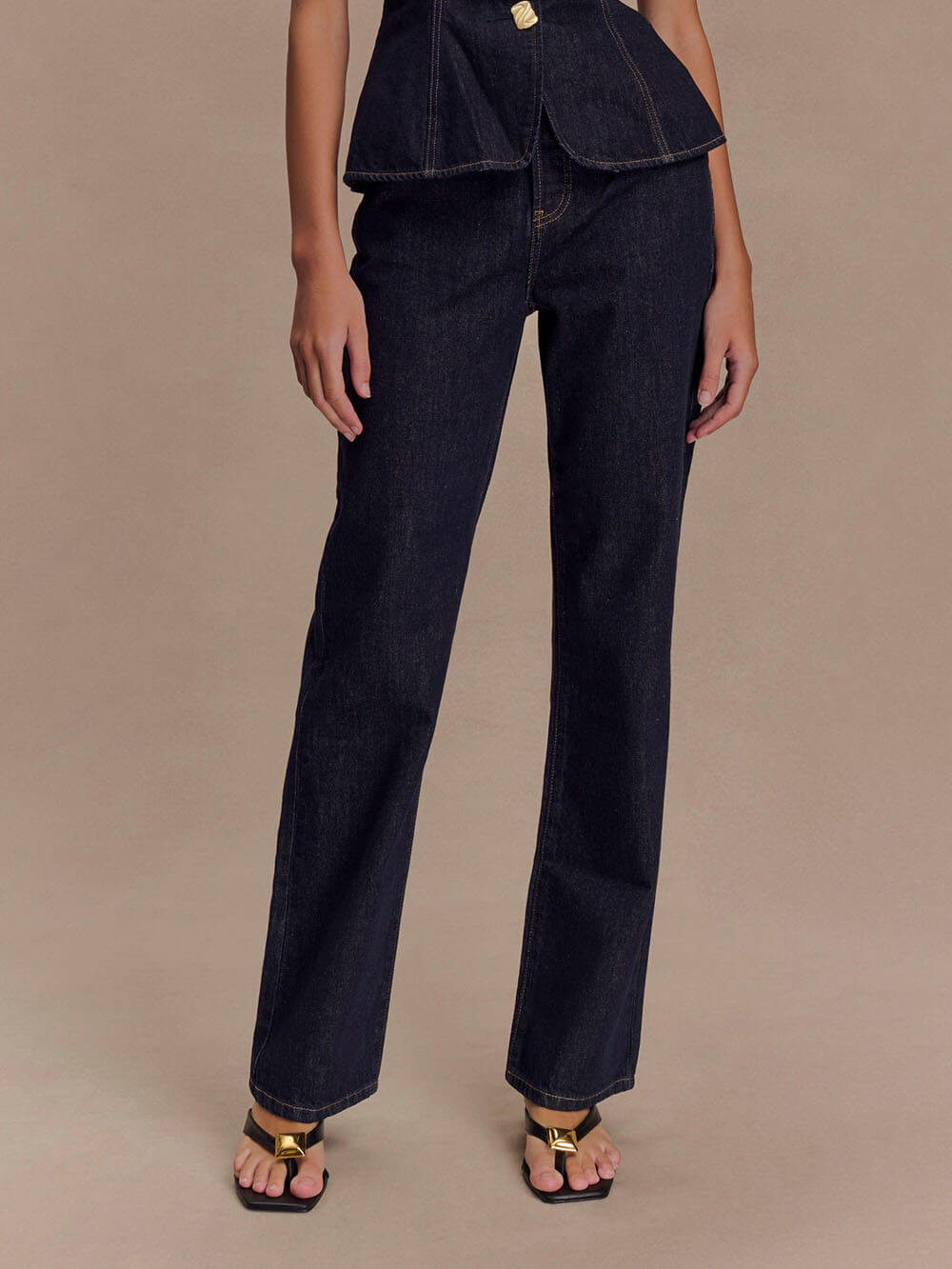 MAYA - Einzigartige Jeansweste mit Knopfleiste + gerade geschnittene Jeans