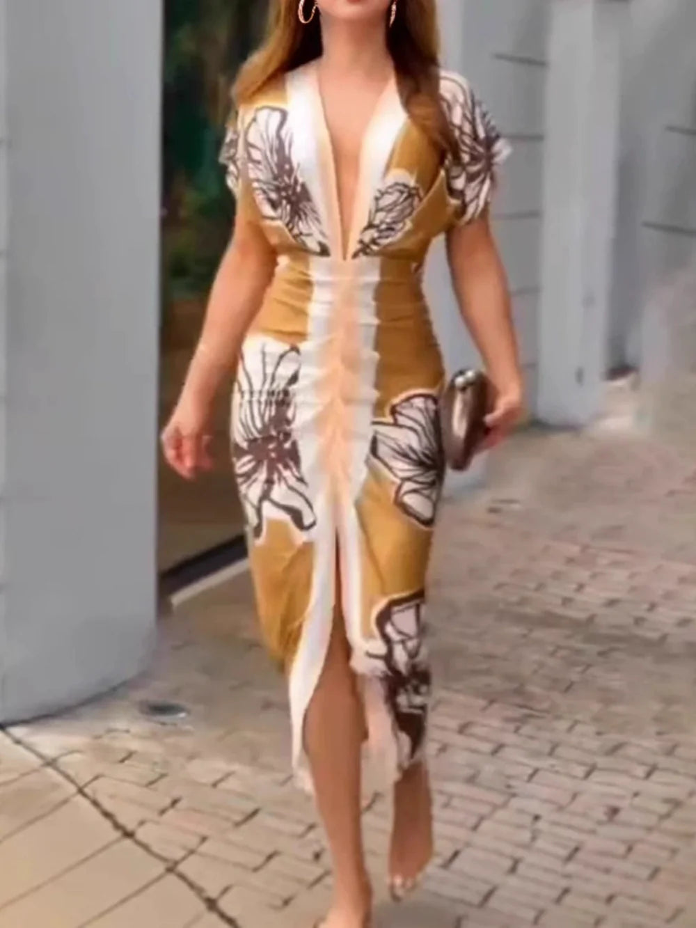 NEYLA - Robe à manches courtes et col en V avec plis fleuris