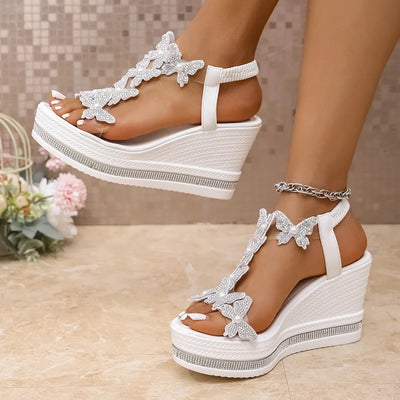 MALEYA - Kristall-Keilabsatz-Sandalen