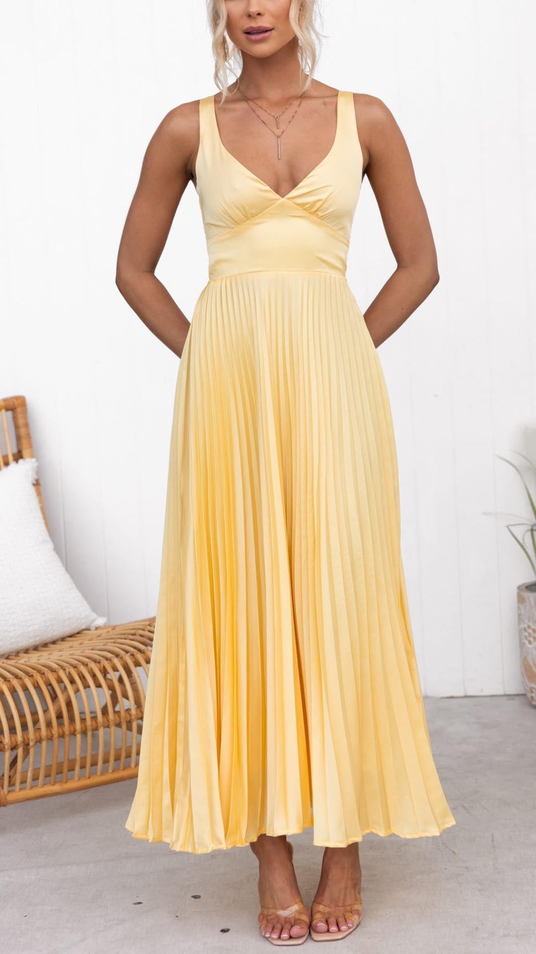 Aby | Robe longue plissée jaune à col en V 