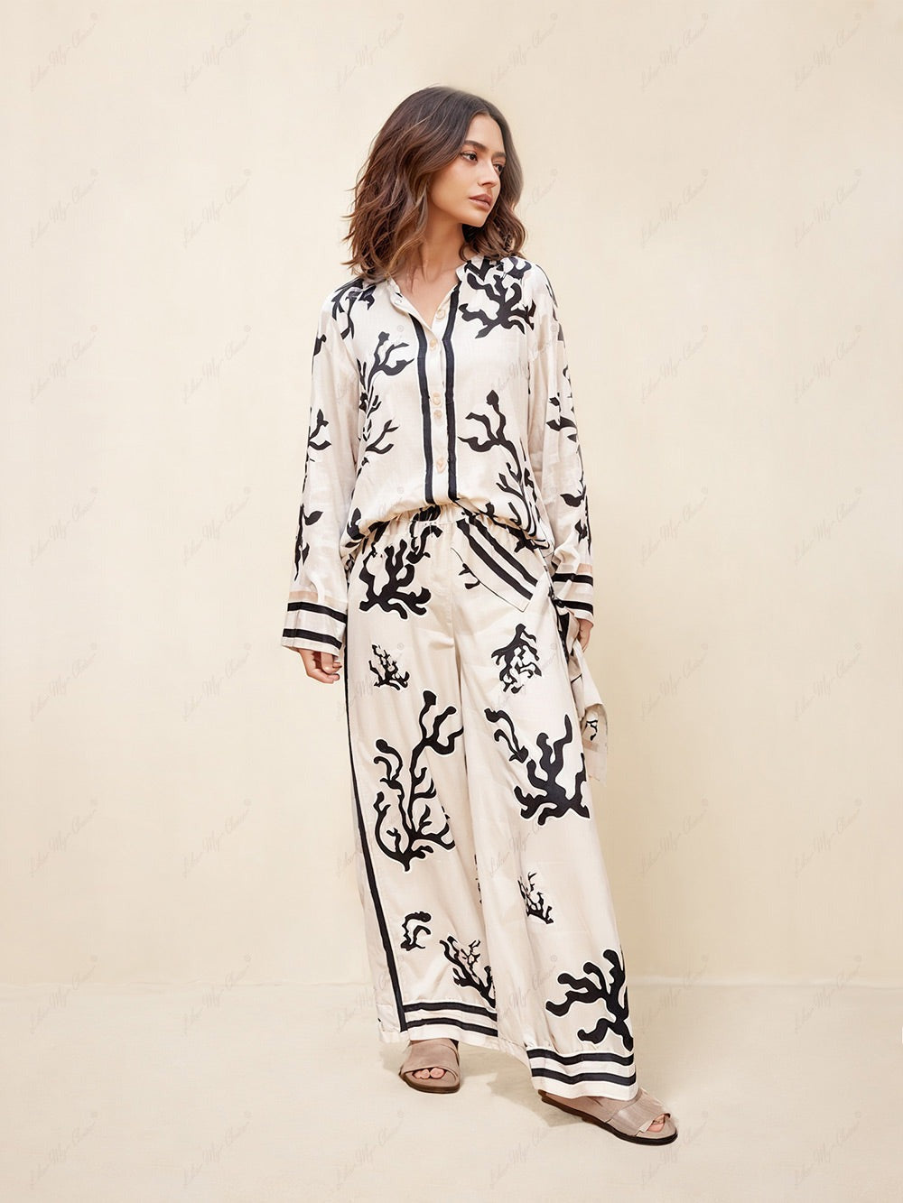 JAMILA - Satin-Bluse mit einzigartigem Print und Knopfleiste, oversized, Set mit Hose