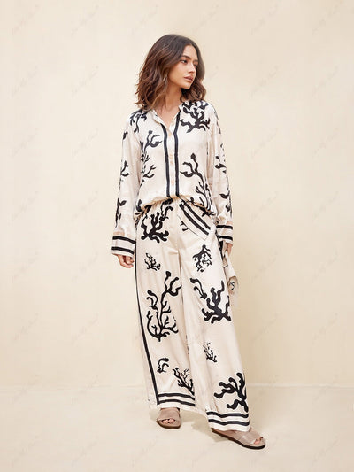 JAMILA - Satin-Bluse mit einzigartigem Print und Knopfleiste, oversized, Set mit Hose