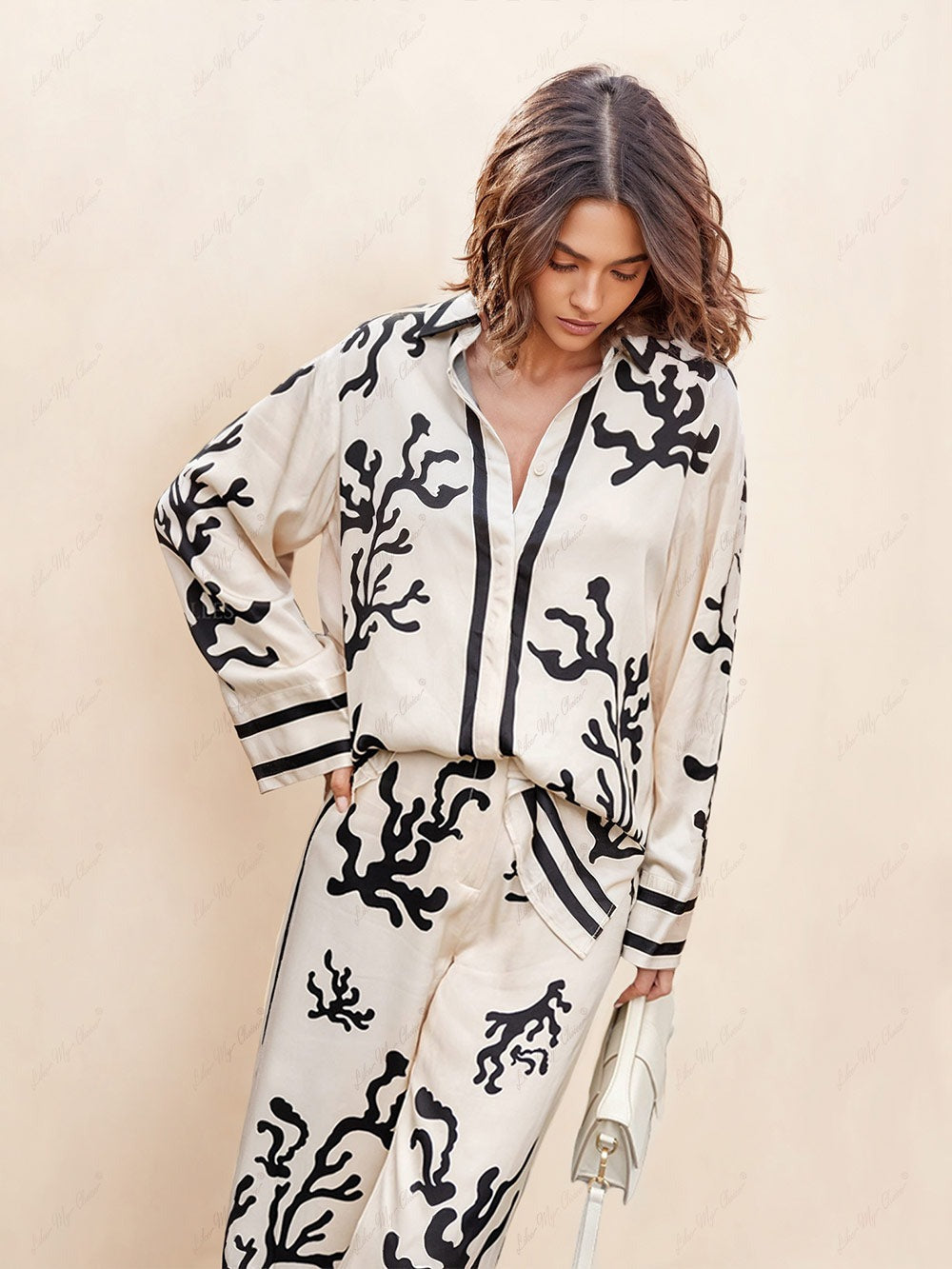 JAMILA - Satin-Bluse mit einzigartigem Print und Knopfleiste, oversized, Set mit Hose