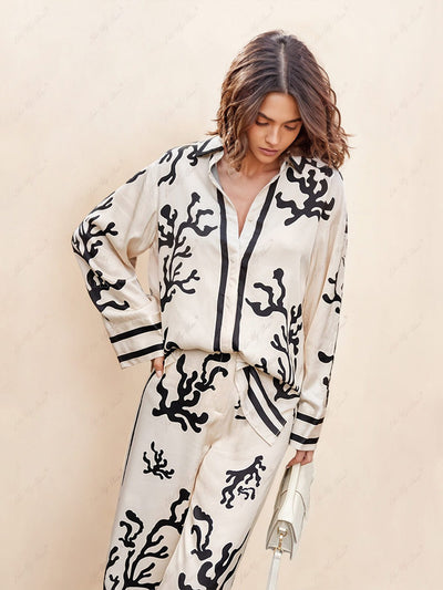 JAMILA - Satin-Bluse mit einzigartigem Print und Knopfleiste, oversized, Set mit Hose