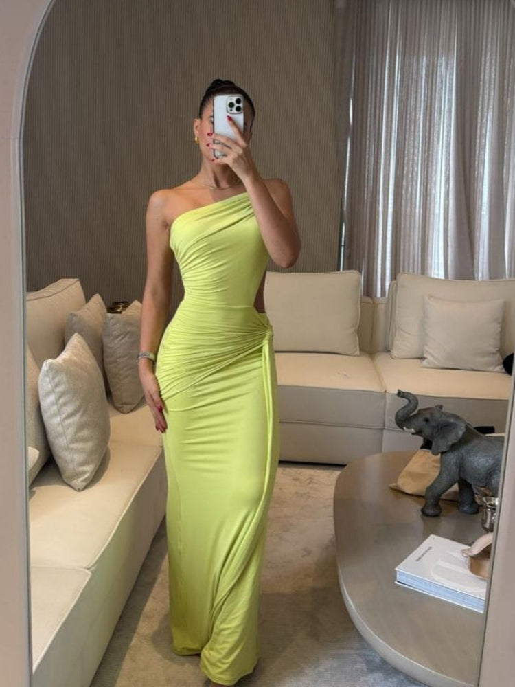 Malaisie - Robe longue à décolleté asymétrique