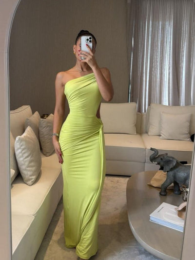 Malaisie - Robe longue à décolleté asymétrique