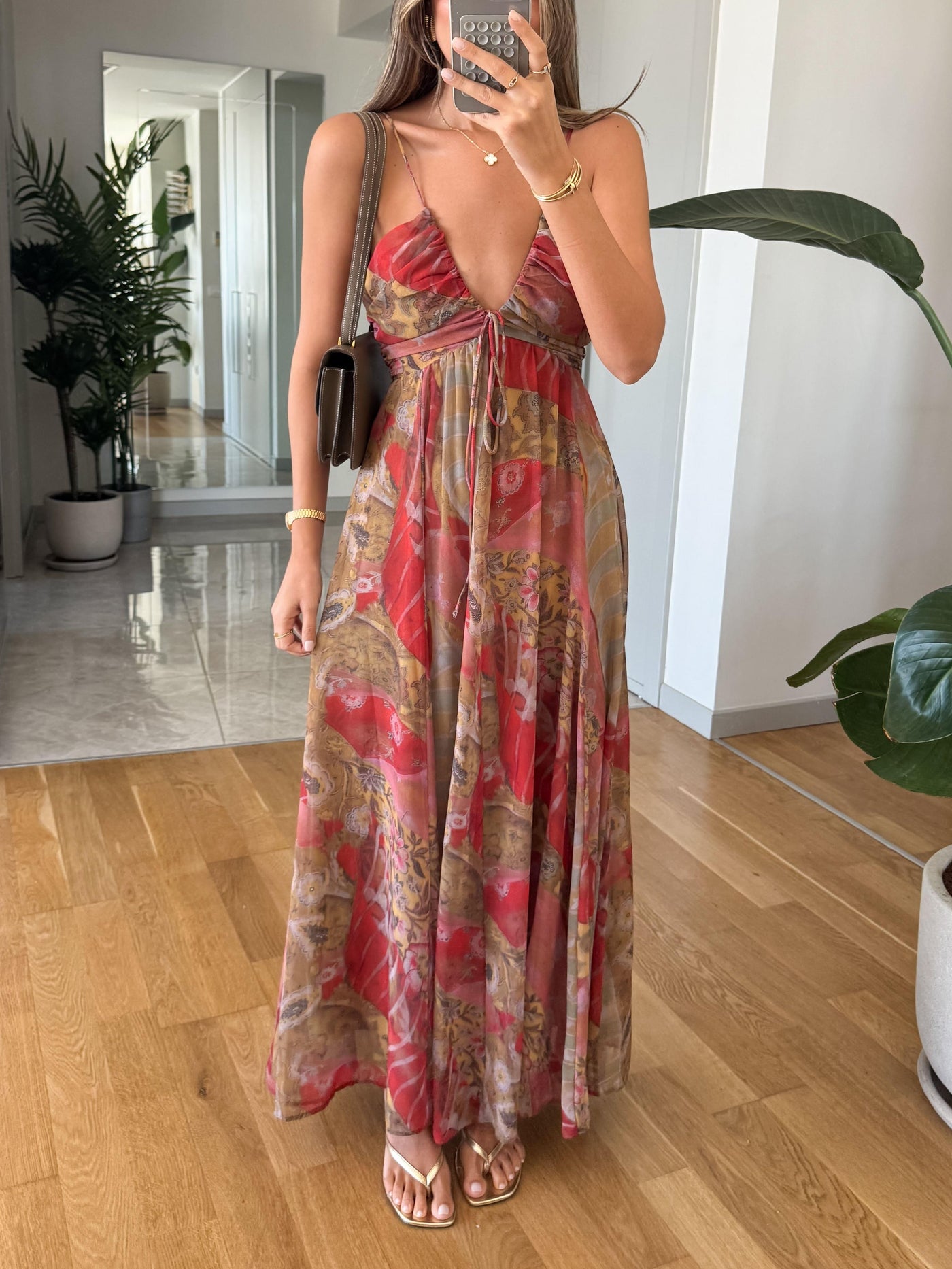 VELICA - Robe longue bustier en mousseline imprimée avec un décolleté en V profond