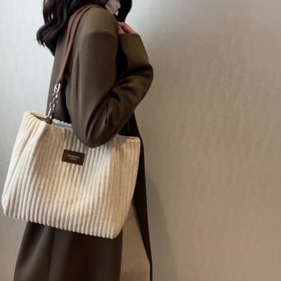 Edle Schultertasche im Cordhosen Style